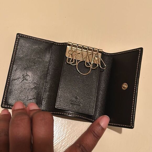 Gucci Foldover Key Holder Card Case Black Leather Script Logo Luxury Minimalist - Picture 7 of 11